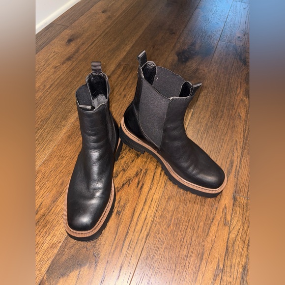 Sam Edelman Chelsea Boot - Picture 3 of 8